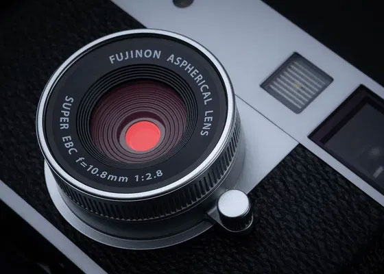 Sensor de 1″ + Lente Prime FUJINON 32mm da FUJIFILM X-Half Charcoal