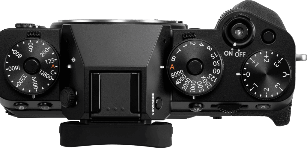 FUJIFILM X-T5 com XF 16-50mm f/2.8-4.8, sensor APS-C de 40,2MP, IBIS até 7 stops e zoom versátil equivalente a 24-76mm.