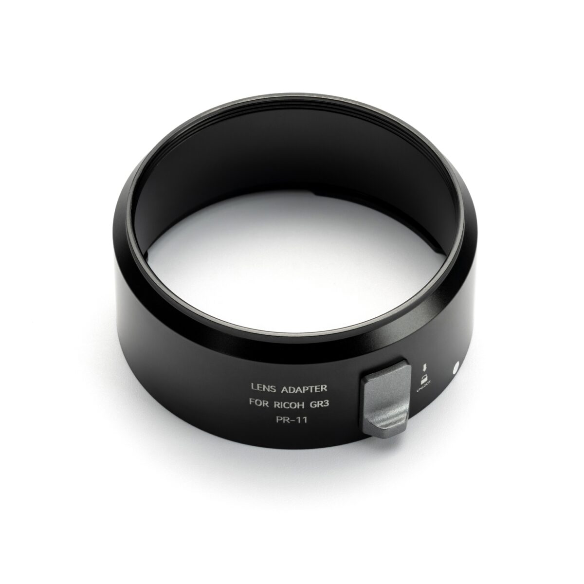 NiSi Adaptador de Filtro 49mm para Ricoh GR III 1 Adapta la Ricoh GR III a filtros estándar de 49mm con fijación Auto-Lock segura, instalación sin herramientas y compatibilidad con la tapa NiSi PR-5.
