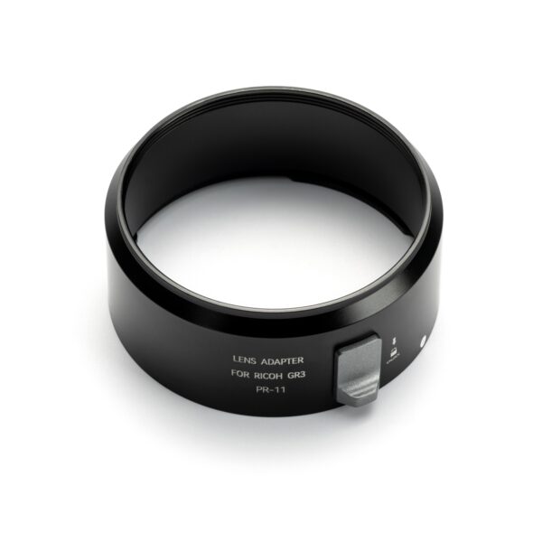 Adapte a Ricoh GR III a filtros standard de 49mm com fixação Auto-Lock segura, instalação sem ferramentas e compatibilidade com a tampa NiSi PR-5.