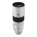 FUJINON XF 400mm f/4.5 R LM OIS WR con 609mm equivalentes, enfoque por motor lineal, OIS y construcción resistente para fotografía a distancia.